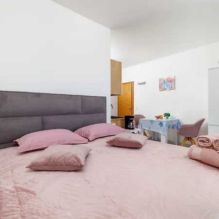 Romantisches Studio-apartment Mit Traumhaften Meerblick Apartmán